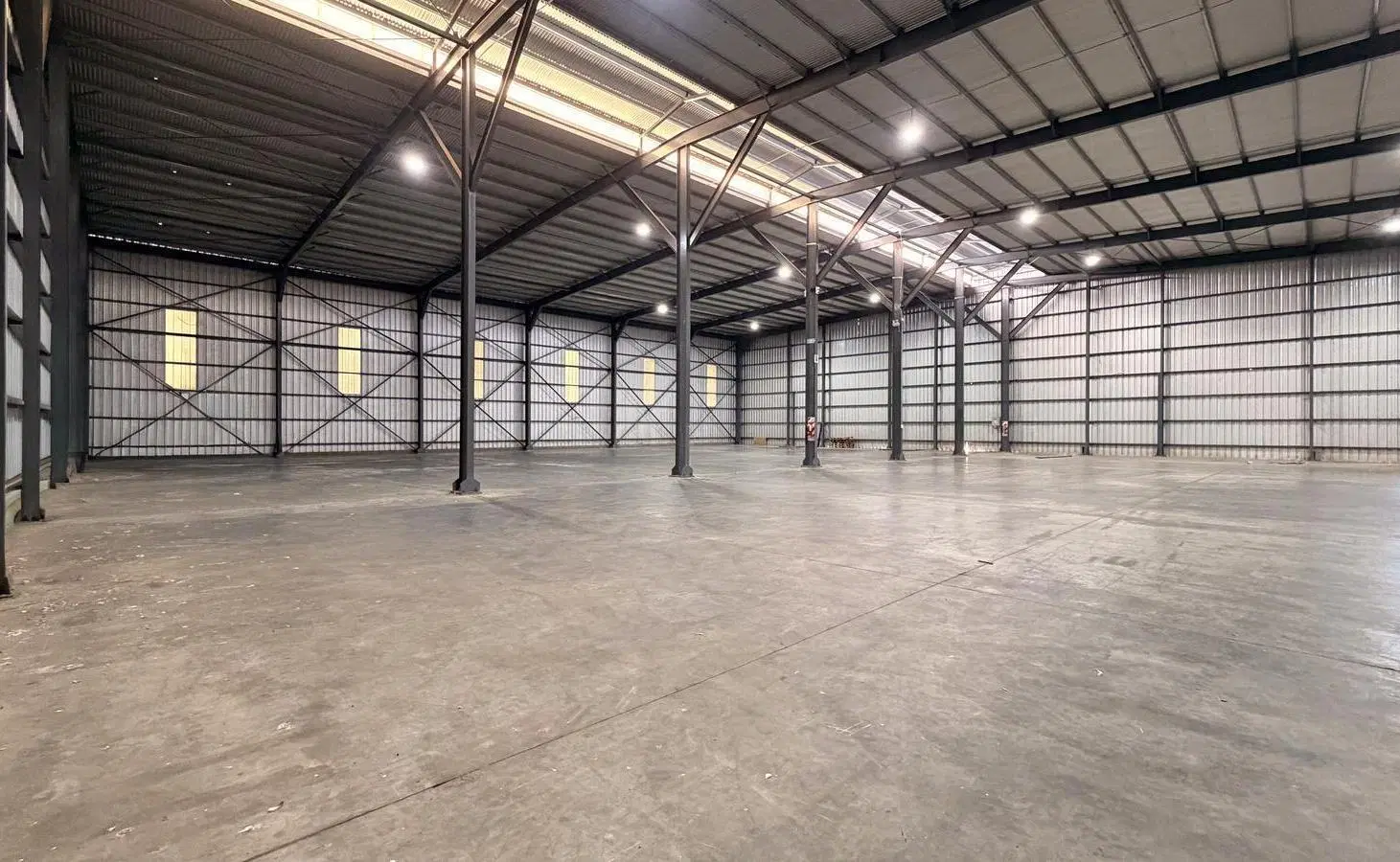 GALPON INDUSTRIAL DE 2500M2 ALQUILER DIVERSOS USOS COMERCIALES ROSARIO 3
