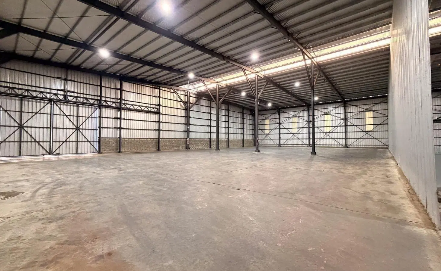 GALPON INDUSTRIAL DE 2500M2 ALQUILER DIVERSOS USOS COMERCIALES ROSARIO 1
