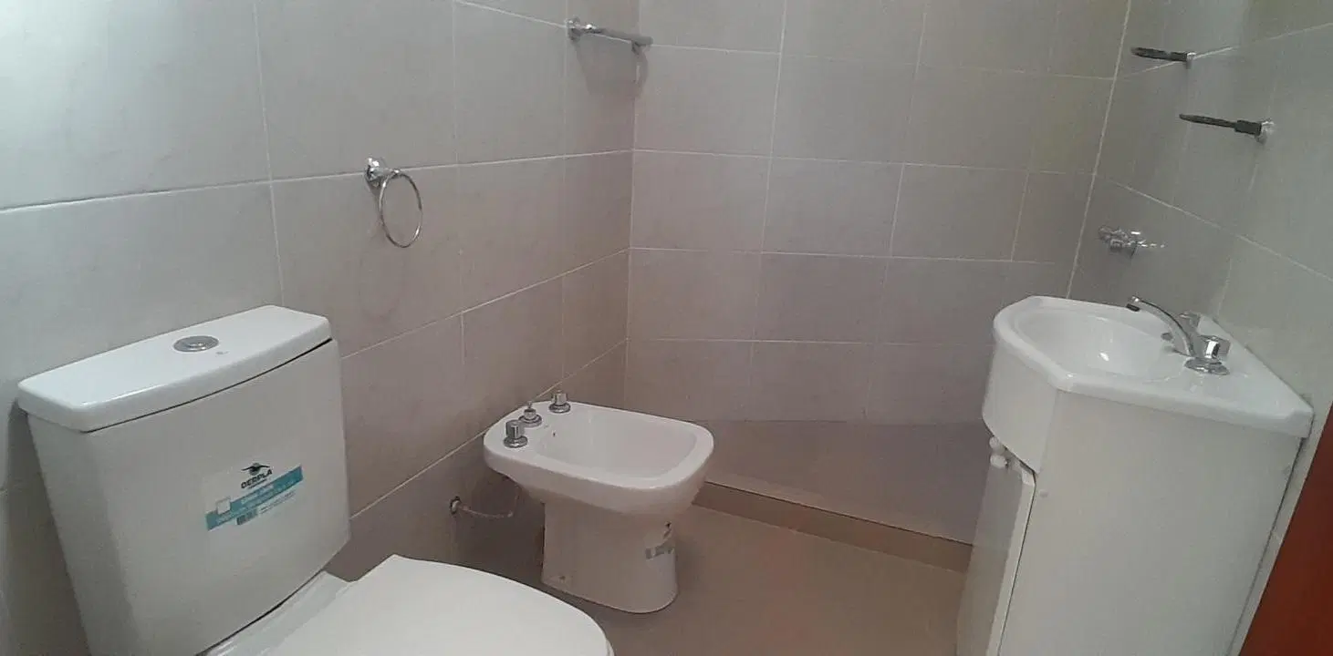 CASA DE 2 DORMITORIOS VENTA PATIO EXCLUSIVO PARQUE FIELD ROSARIO 4