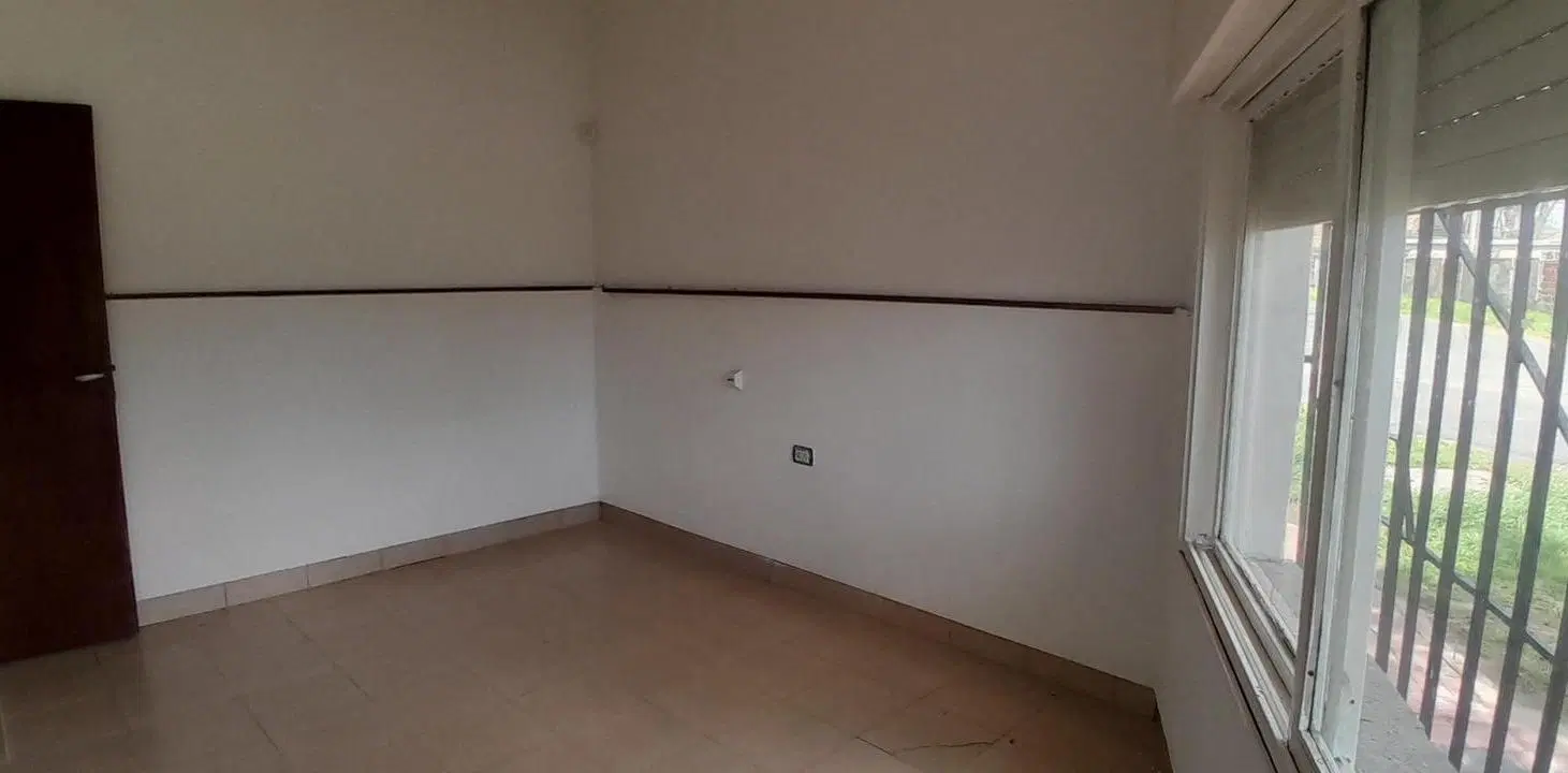 CASA DE 2 DORMITORIOS VENTA PATIO EXCLUSIVO PARQUE FIELD ROSARIO 3