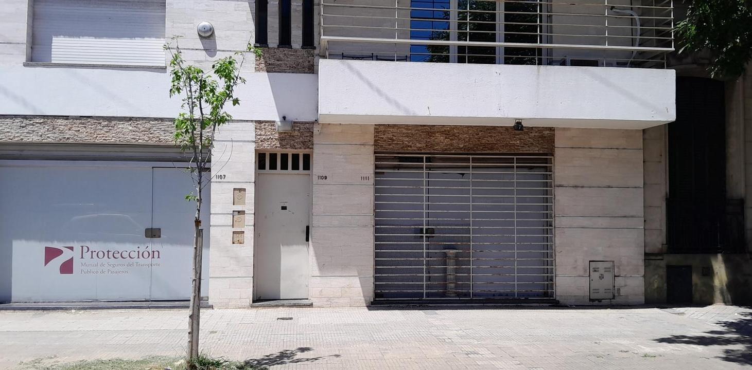 CASA DE TRES PLANTAS LOCAL COMERCIAL VENTA IDEAL INVERSION ABASTO ROSARIO