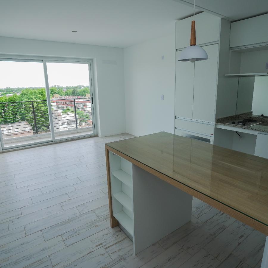 MODERNO MONOAMBIENTE  CON BALCON Y AMENITIES EN CALLE PELLEGRINI- ROSARIO