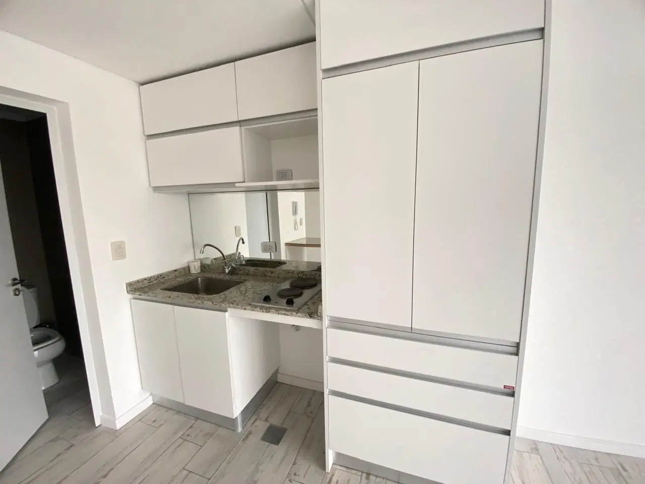 MODERNO MONOAMBIENTE  CON BALCON Y AMENITIES EN CALLE PELLEGRINI- ROSARIO 3