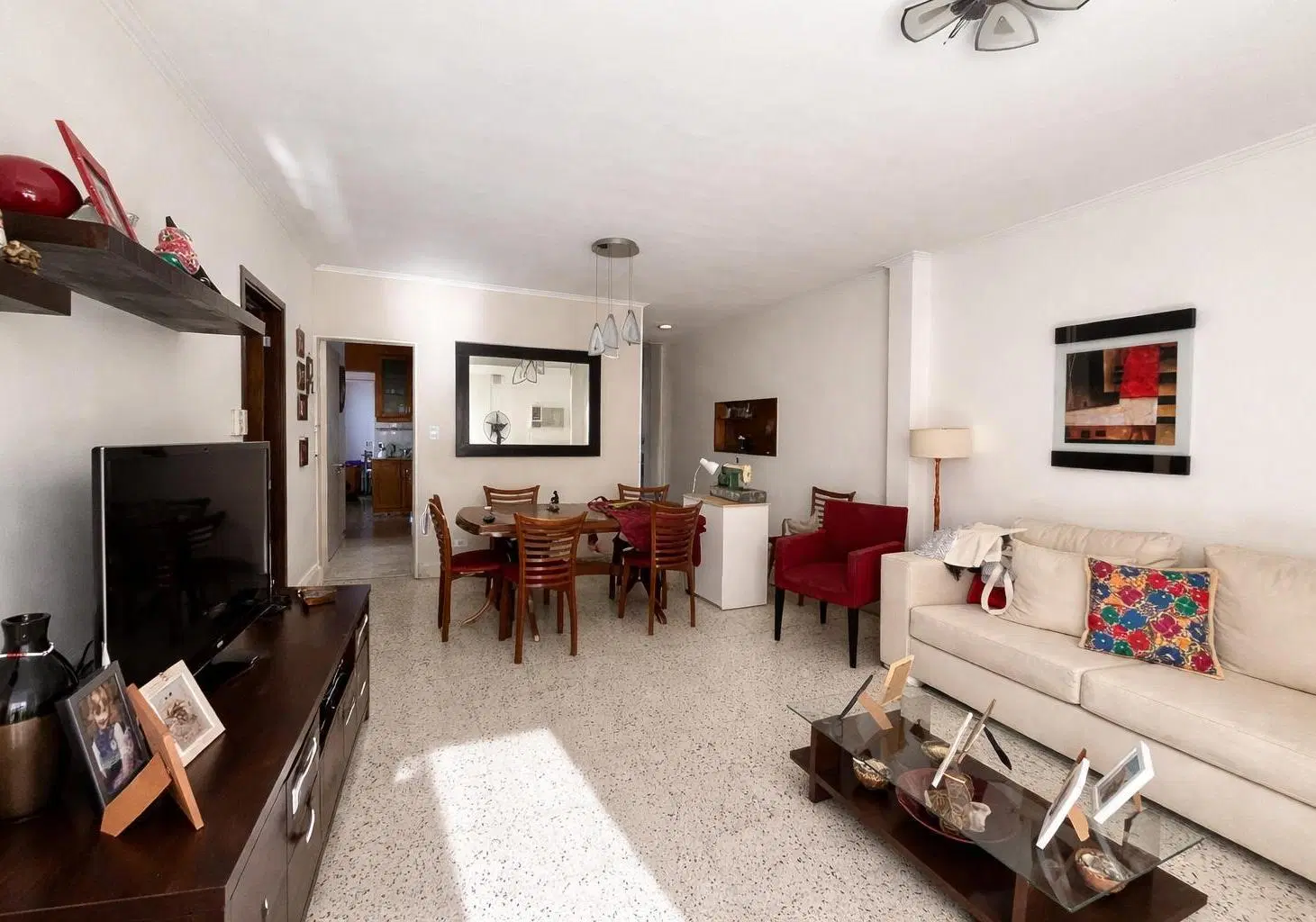 DEPARTAMENTO POR ESCALERA DE 2 DORMITORIOS VENTA BARRIO MARTIN ROSARIO 4