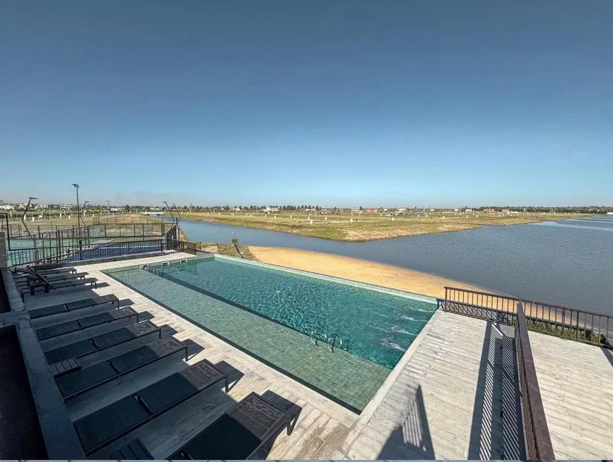 TERRENO DE 556M2 VENTA VISTA AL LAGO BARRO CERRADO FUNES 1