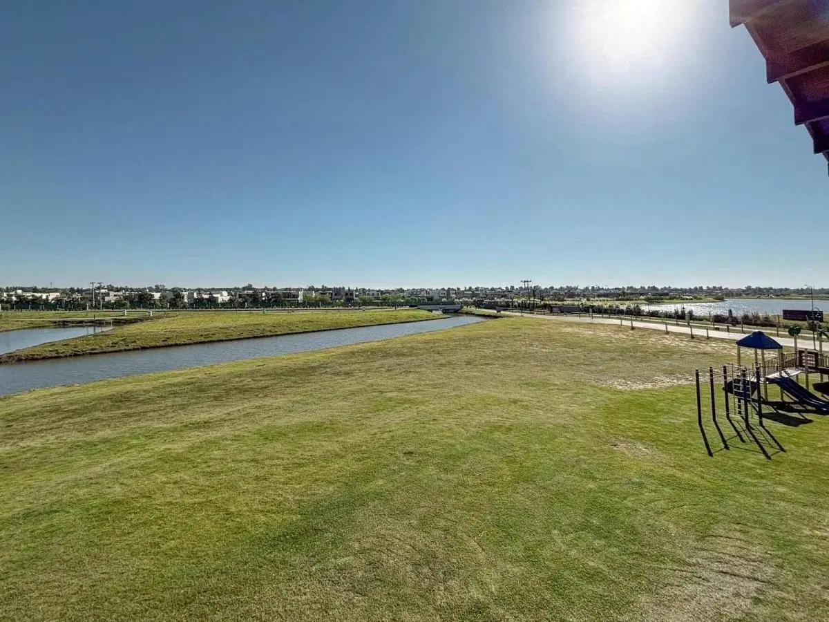 TERRENO DE 790M2 VENTA VISTA AL LAGO BARRO CERRADO FUNES 4