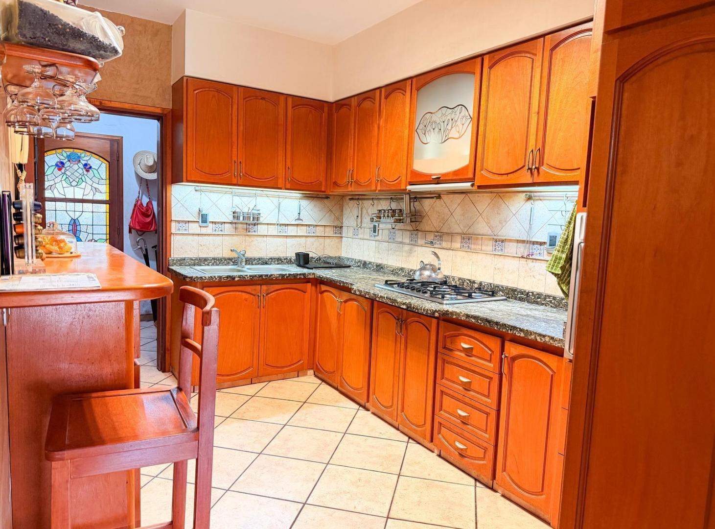 Foto de Casa 3 Dormitorios con Jardin y Cochera Barrio Abasto, imagen 3