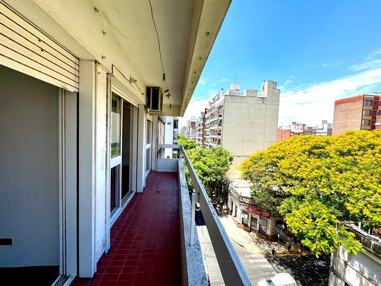 Foto de DEPARTAMENTO DE DOS DORMITORIOS VENTA BALCON ATERRAZADO CENTRO ROSARIO, imagen 2