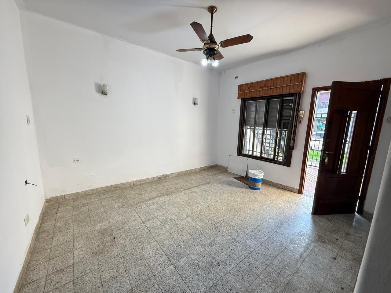 Foto de CASA DE 2 DORMITORIOS VENTA PATIO EXCLUSIVO BARRIO ALBERDI ROSARIO, imagen 3