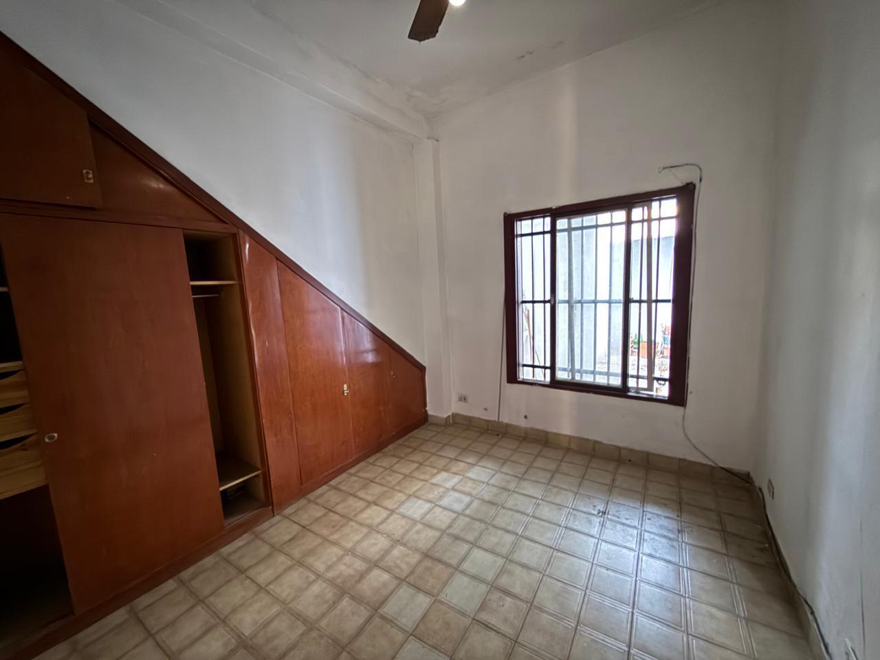 Foto de CASA DE 2 DORMITORIOS VENTA PATIO EXCLUSIVO BARRIO ALBERDI ROSARIO, imagen 5