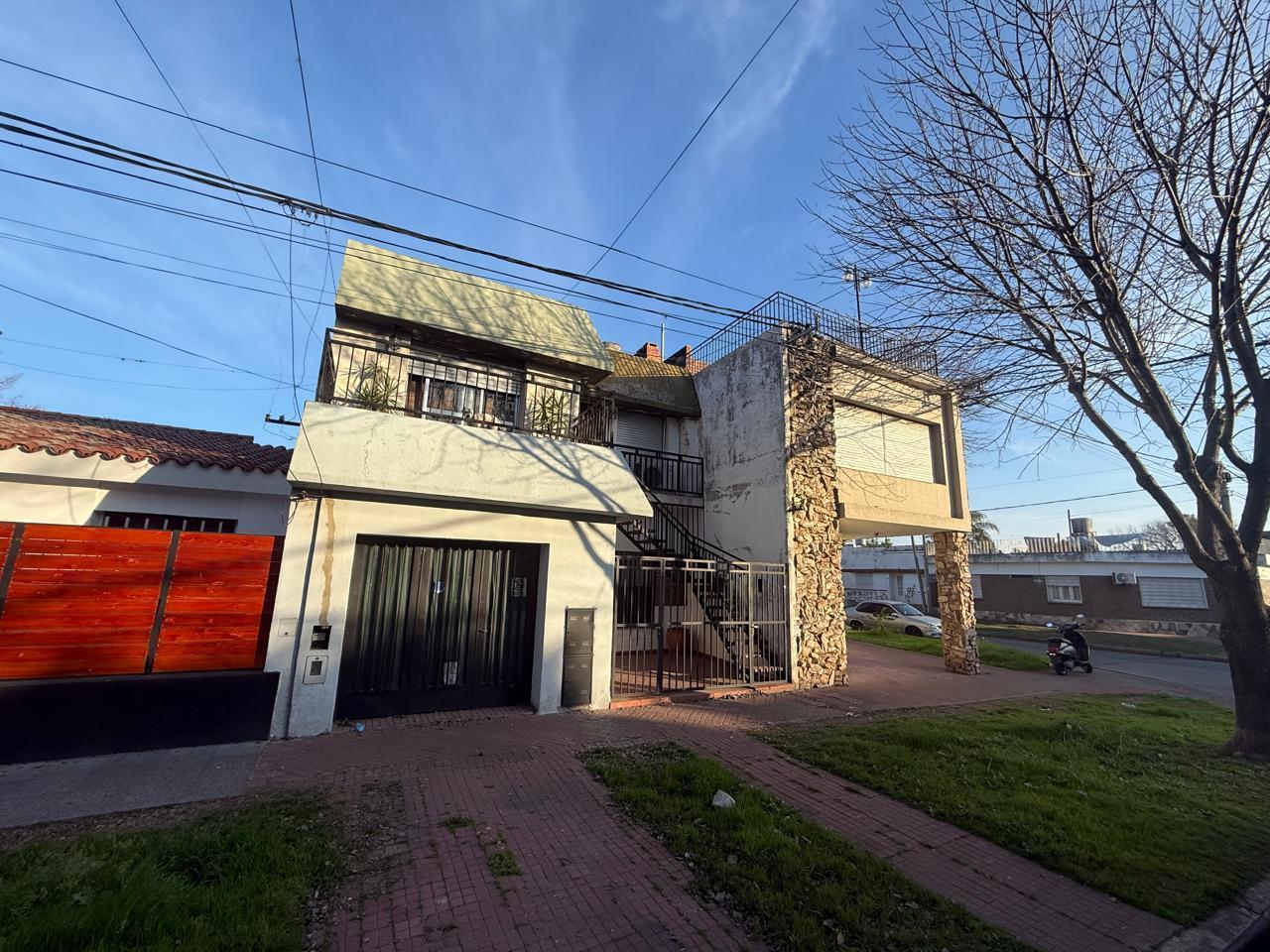 Foto de CASA DE 2 DORMITORIOS VENTA PATIO EXCLUSIVO BARRIO ALBERDI ROSARIO, imagen 4