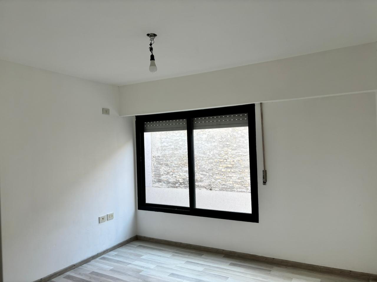 Foto de DEPARTAMENTO DUPLEX DE 1 DORMITORIO VENTA PATIO EXCLUSIVO ECHESORTU, imagen 5