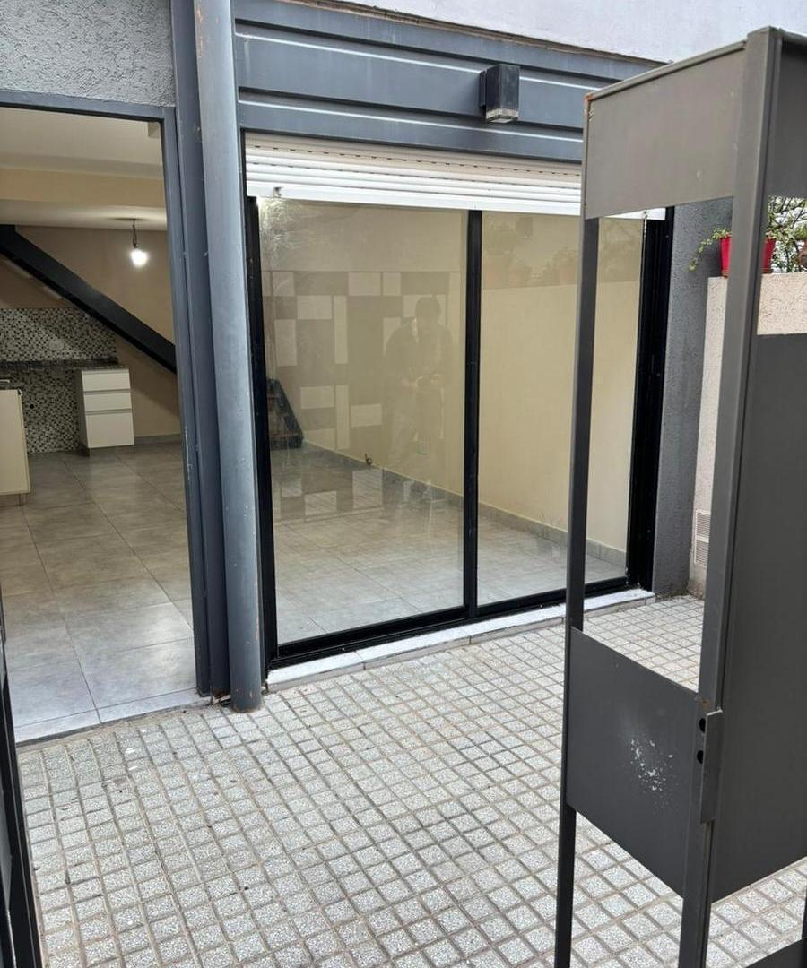 Foto de DEPARTAMENTO DUPLEX DE 1 DORMITORIO VENTA PATIO EXCLUSIVO ECHESORTU, imagen 3