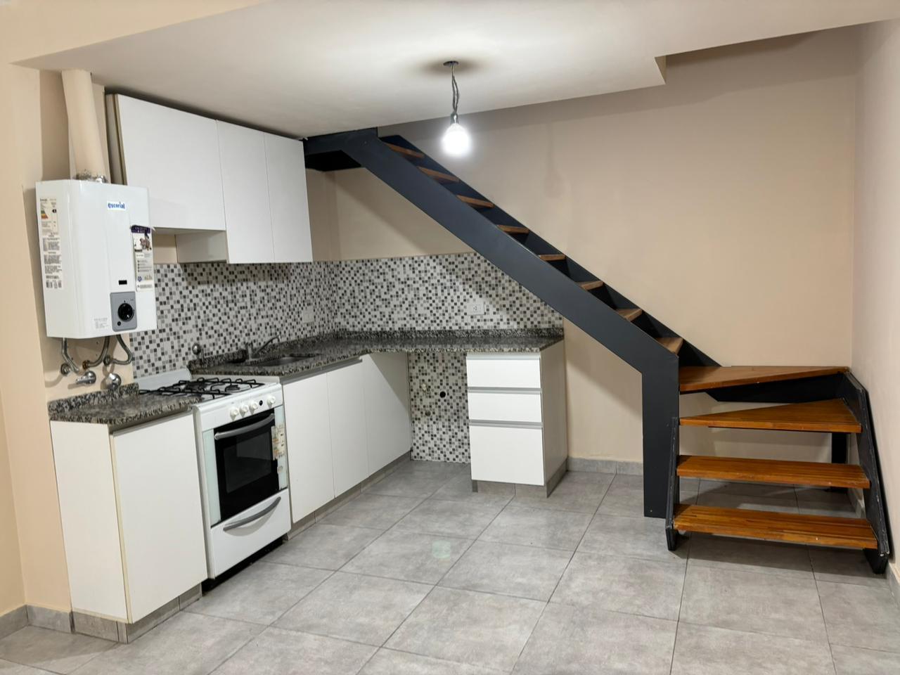 Foto de DEPARTAMENTO DUPLEX DE 1 DORMITORIO VENTA PATIO EXCLUSIVO ECHESORTU, imagen 2