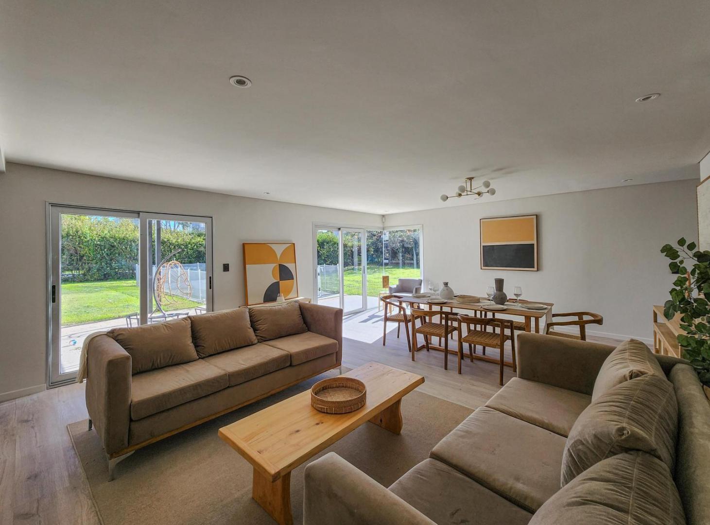 Foto de CASA DE 3 DORMITORIOS VENTA JARDIN Y PILETA EXCLUSIVOS FUNES ROSARIO, imagen 2