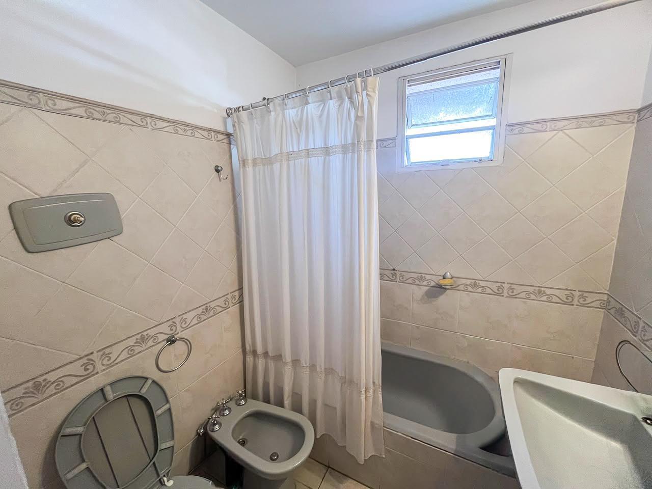 Foto de DEPARTAMENTO POR ESCALERA DE 2 DORMITORIOS COMODIN VENTA BARRIO MARTIN, imagen 2