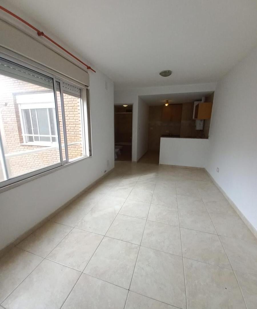 Foto de DEPARTAMENTO DE 1 DORMITORIO POR ESCALERA VENTA PICHINCHA ROSARIO, imagen 2