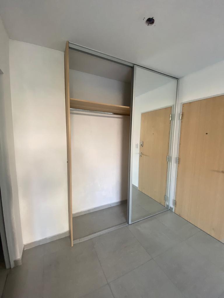 Foto de AMPLIO MONOAMBIENTE CON PATIO EN ALQUILER-CENTRO-ROSARIO, imagen 2