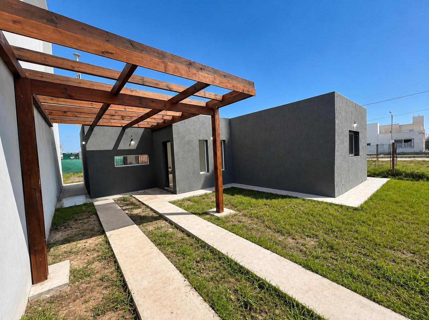 Foto de CASA DE 1 DORMITORIOS VENTA JARDIN CON PISCINA ROLDAN ROSARIO, imagen 1