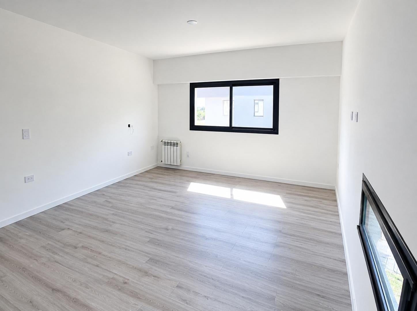Foto de CASA DE 2 DORMITORIOS VENTA JARDIN EXCLUSIVO ROLDAN ROSARIO, imagen 2