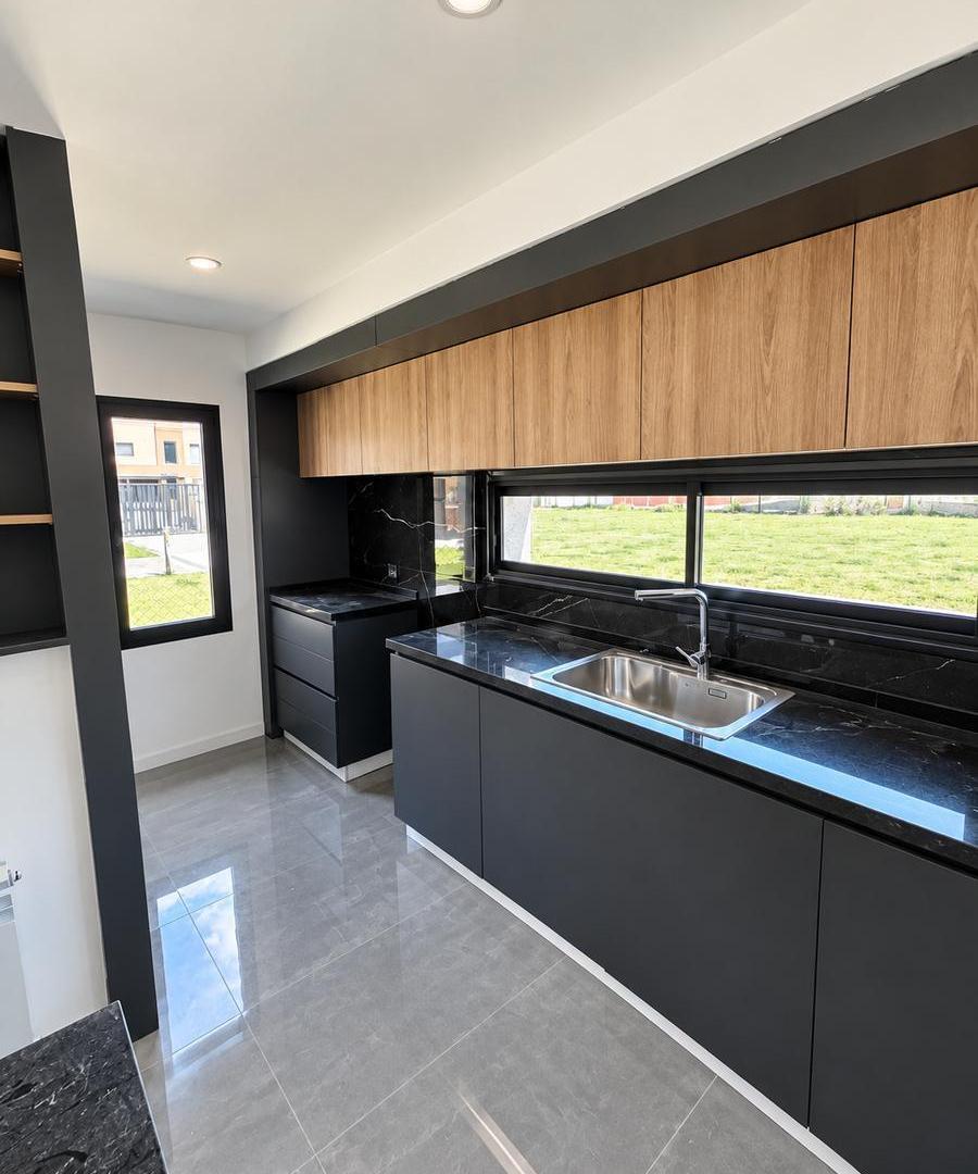 Foto de CASA DE 2 DORMITORIOS VENTA JARDIN EXCLUSIVO ROLDAN ROSARIO, imagen 3
