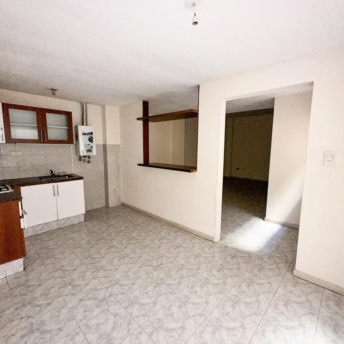Venta Departamento dos dormitorios con patio. Pichincha - Rosario.