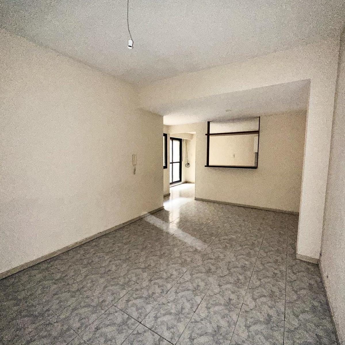 Foto de Venta Departamento dos dormitorios con patio. Pichincha - Rosario., imagen 2