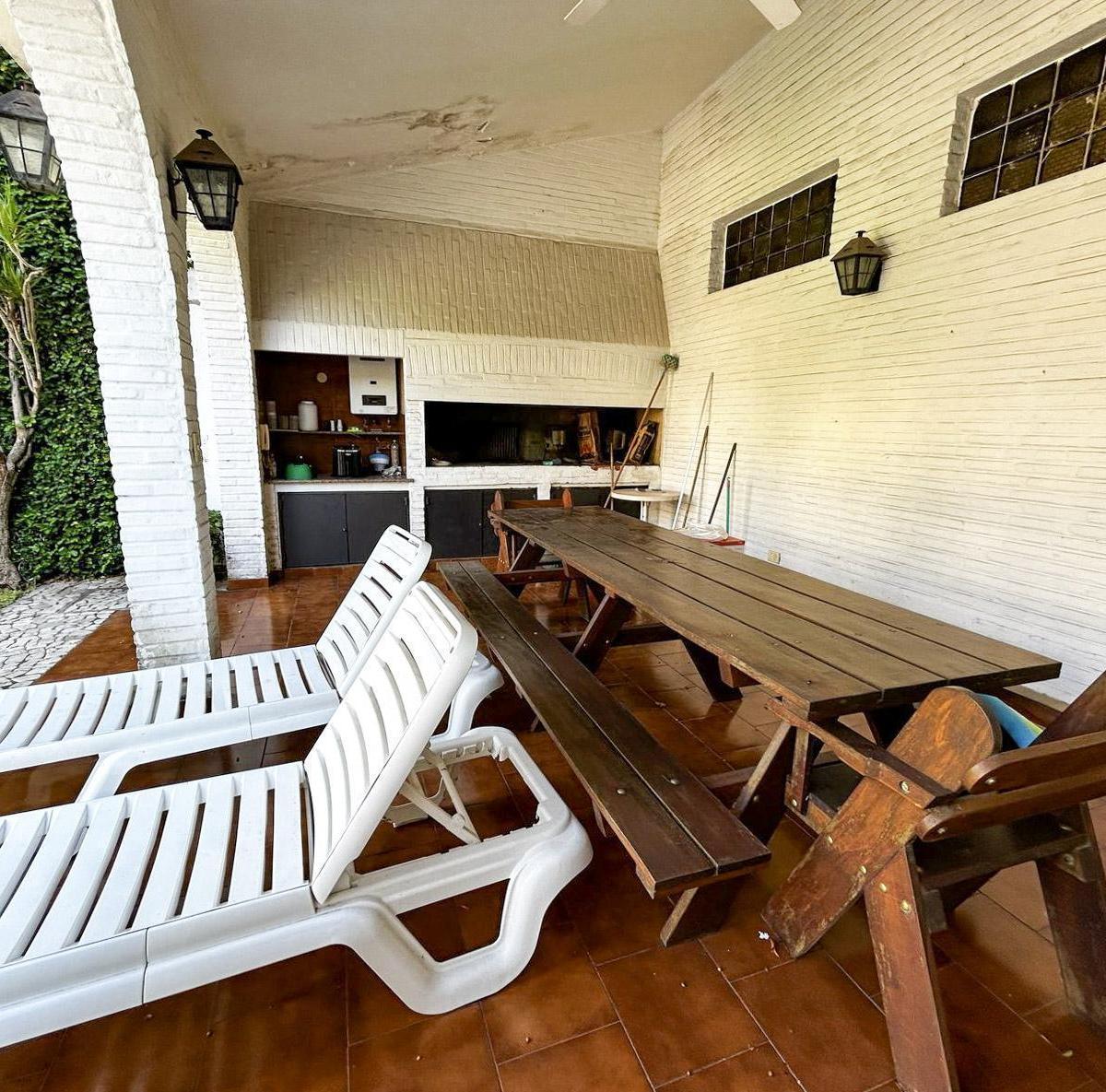 Venta Casa de Cuatro Dorm. en Abasto 4