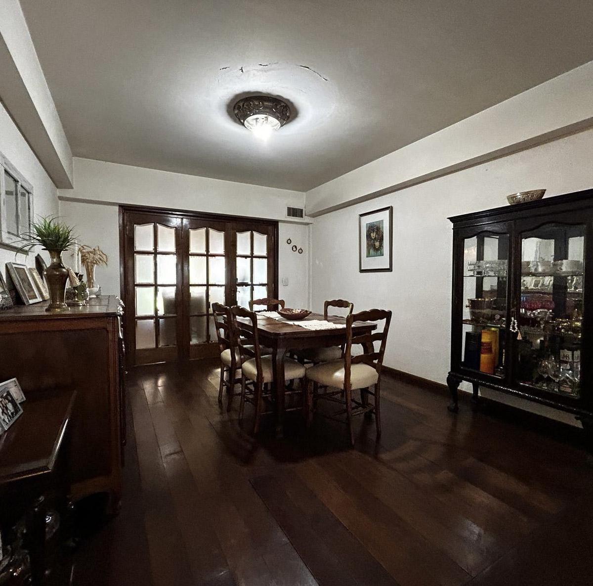 Venta Casa de Cuatro Dorm. en Abasto 1