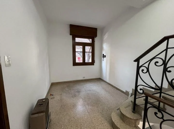 Casa uso comercial/institucional. Barrio Lourdes. 5