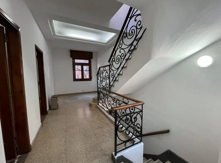 Casa uso comercial/institucional. Barrio Lourdes. 2