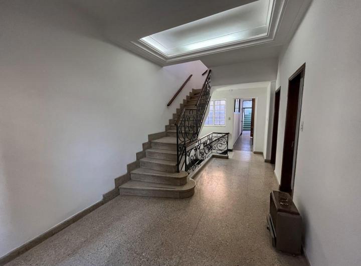Casa uso comercial/institucional. Barrio Lourdes. 3