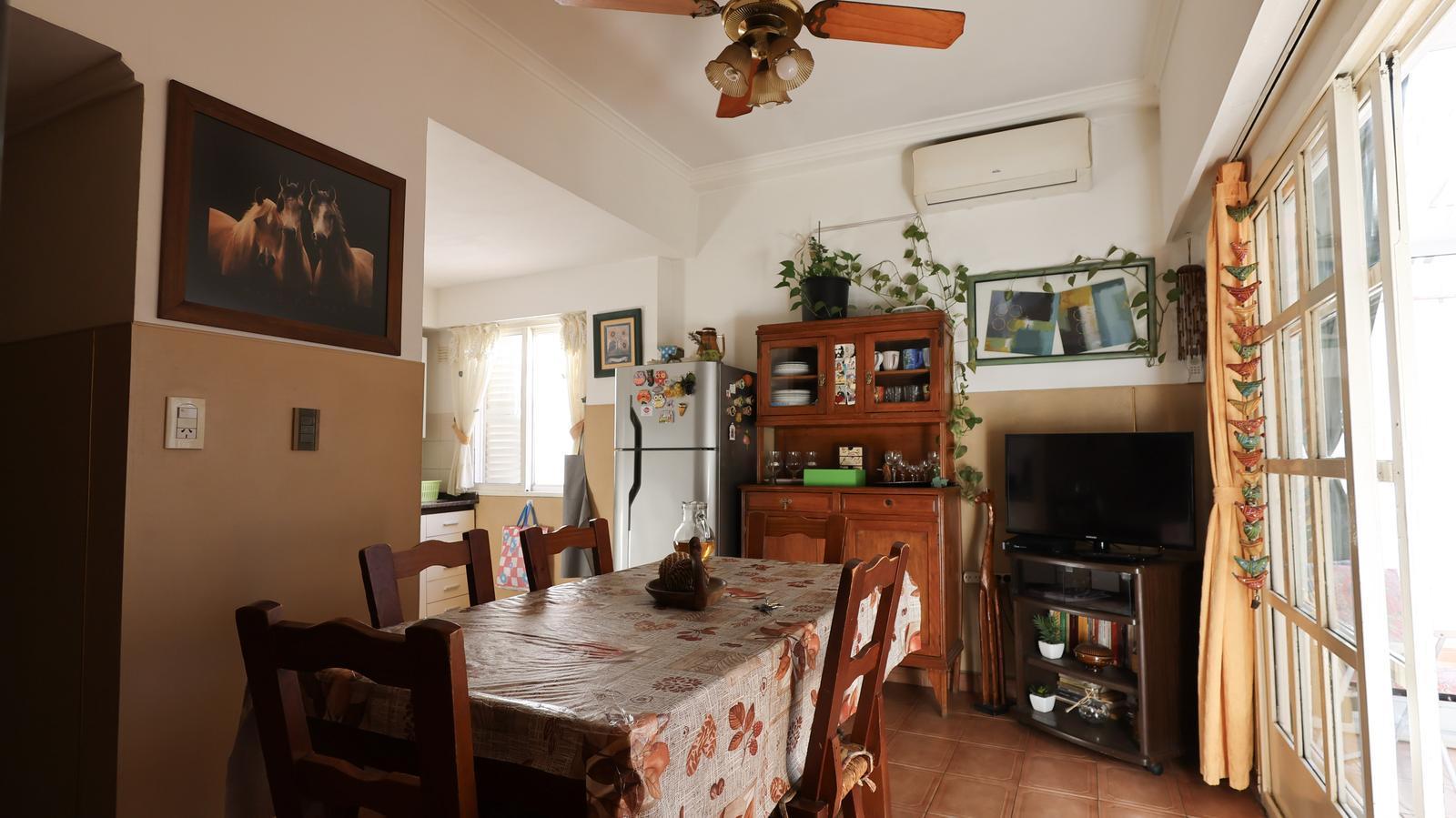 Venta Departamento tres dormitorios con balcón. España y Hospitales.