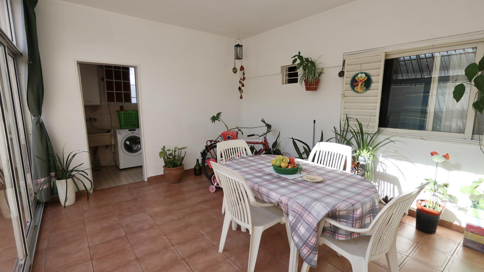 Venta Departamento tres dormitorios con balcón. España y Hospitales.