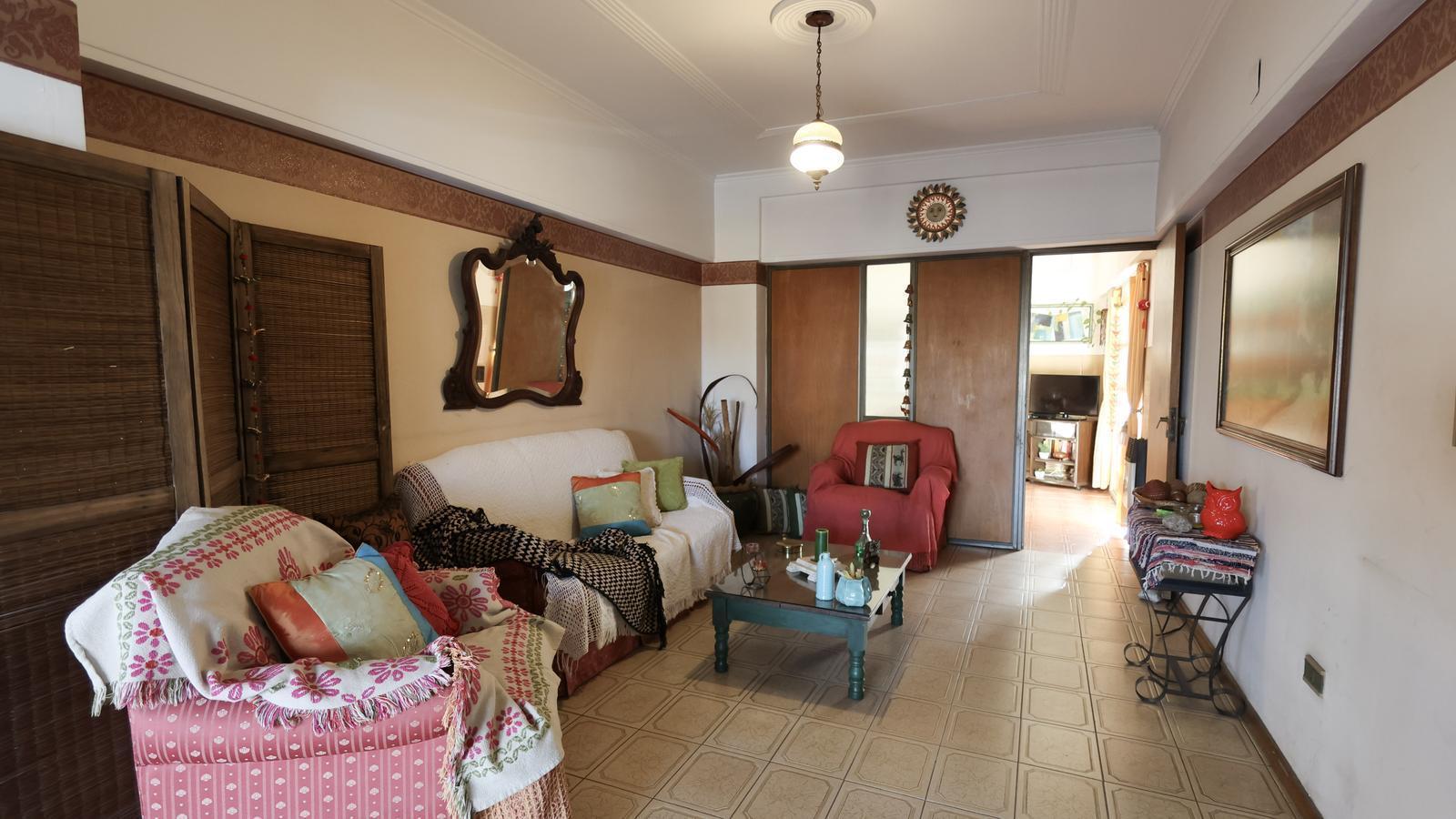 Venta Departamento tres dormitorios con balcón. España y Hospitales.