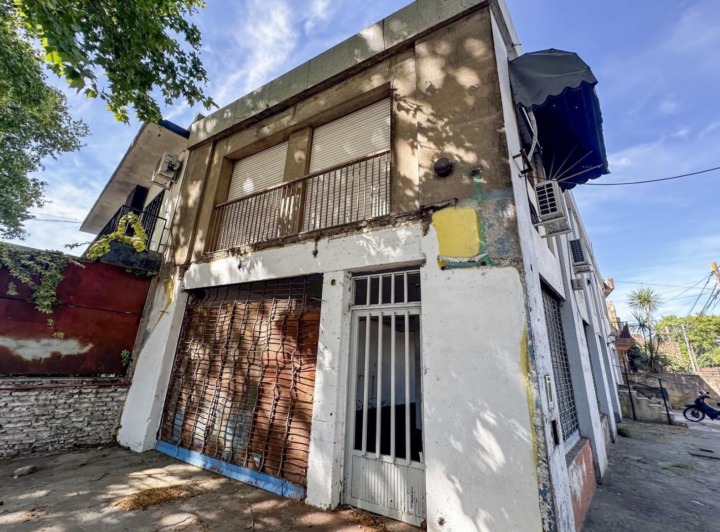 Venta Casa y Local Comercial. Alberdi - Rosario.