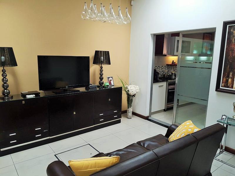 Venta Casa dos dormitorios. Bv Segui 1300.
