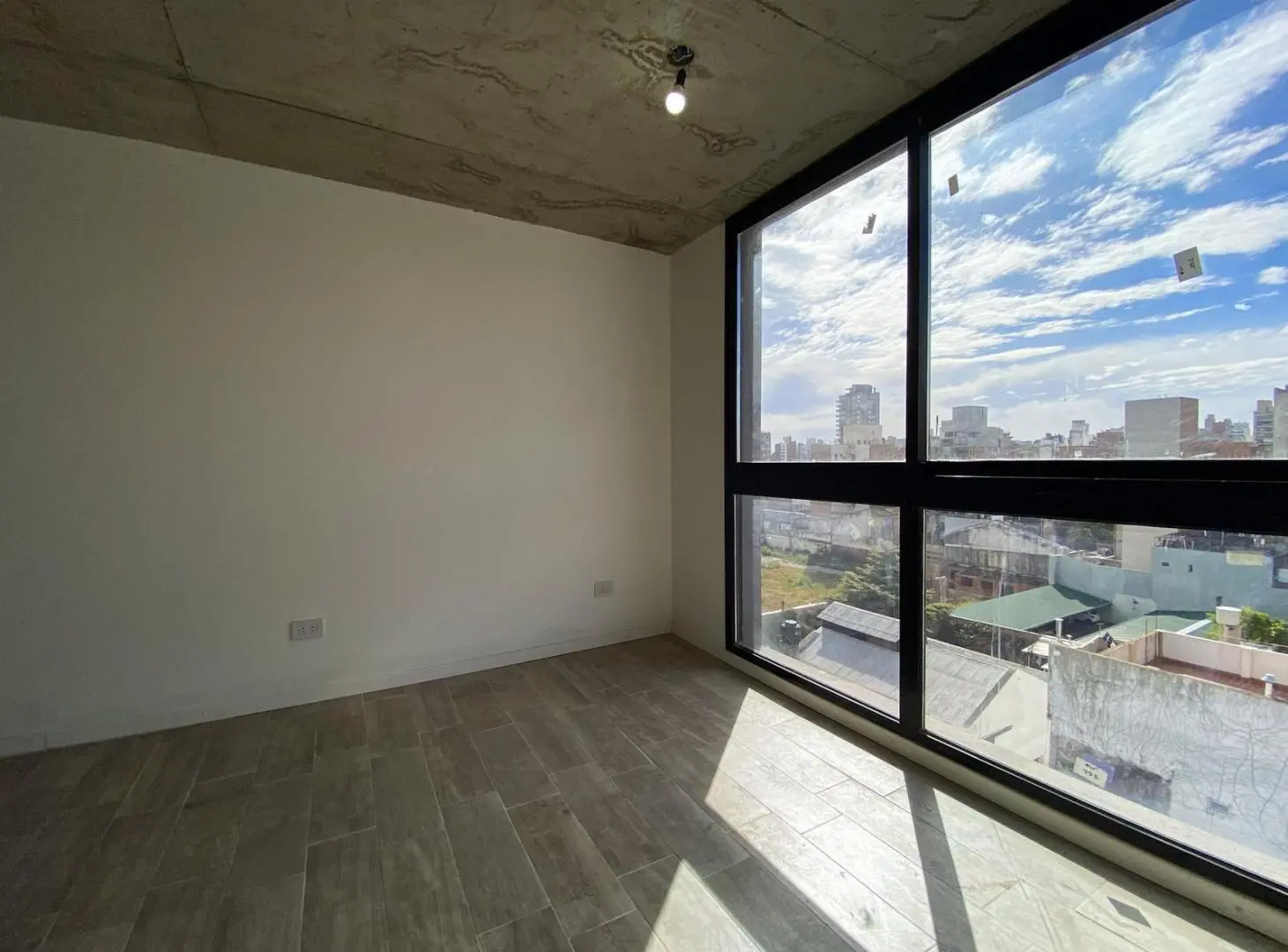 Venta monoambiente semi nuevo en Abasto. Ituzaingo al 1800 2