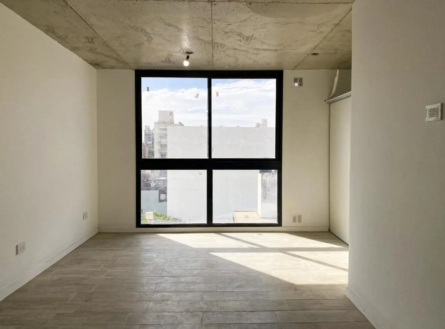 Venta monoambiente semi nuevo en Abasto. Ituzaingo al 1800 3