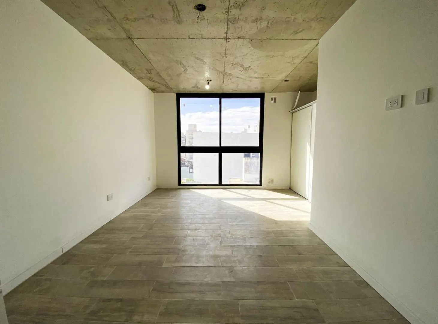 Venta monoambiente semi nuevo en Abasto. Ituzaingo al 1800 1
