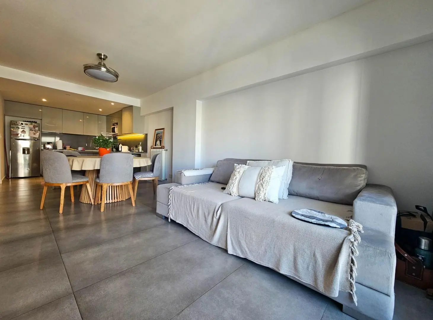 Venta Departamento dos dormitorios y dos cocheras. Centro 4