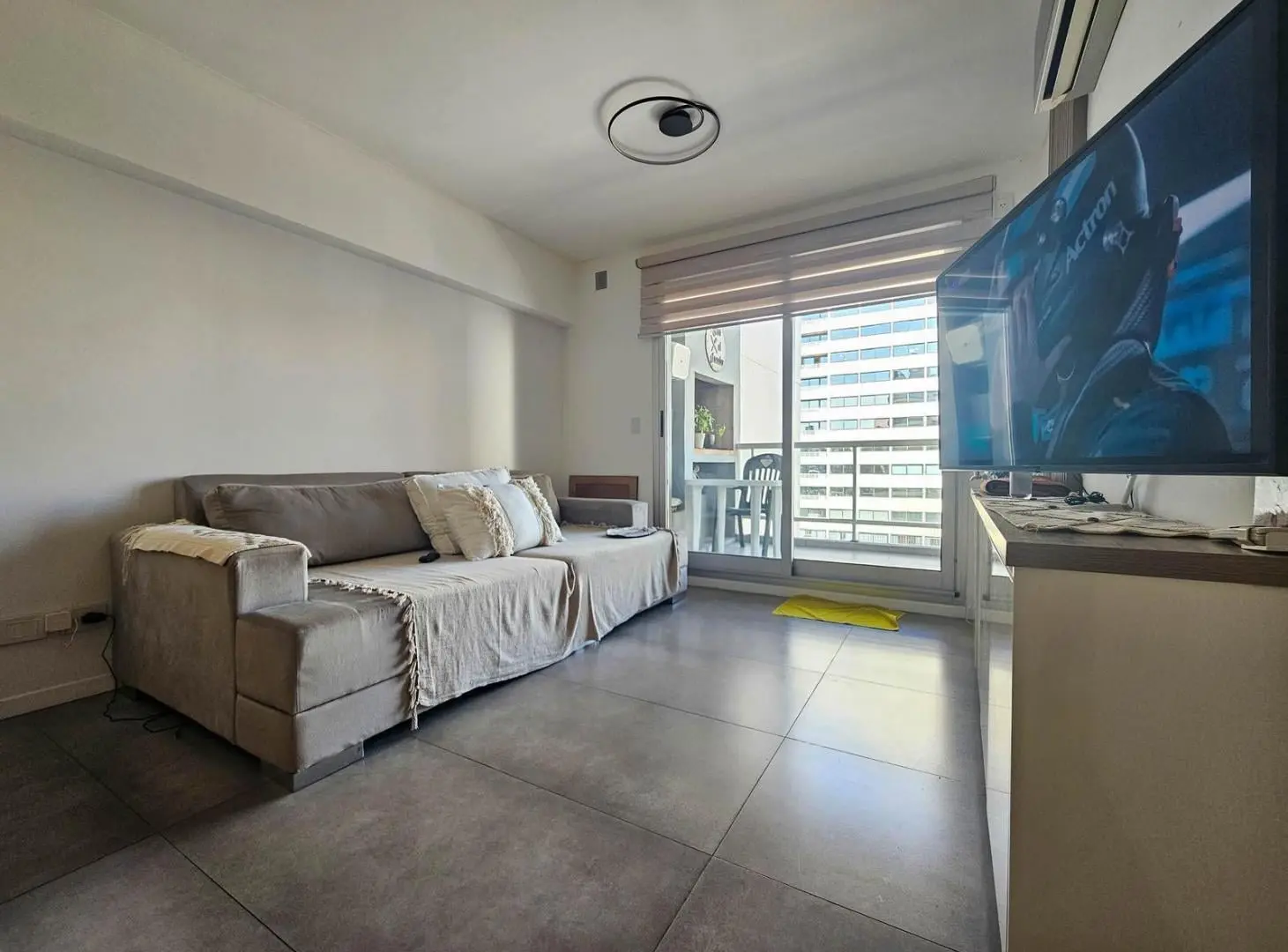 Venta Departamento dos dormitorios y dos cocheras. Centro 3