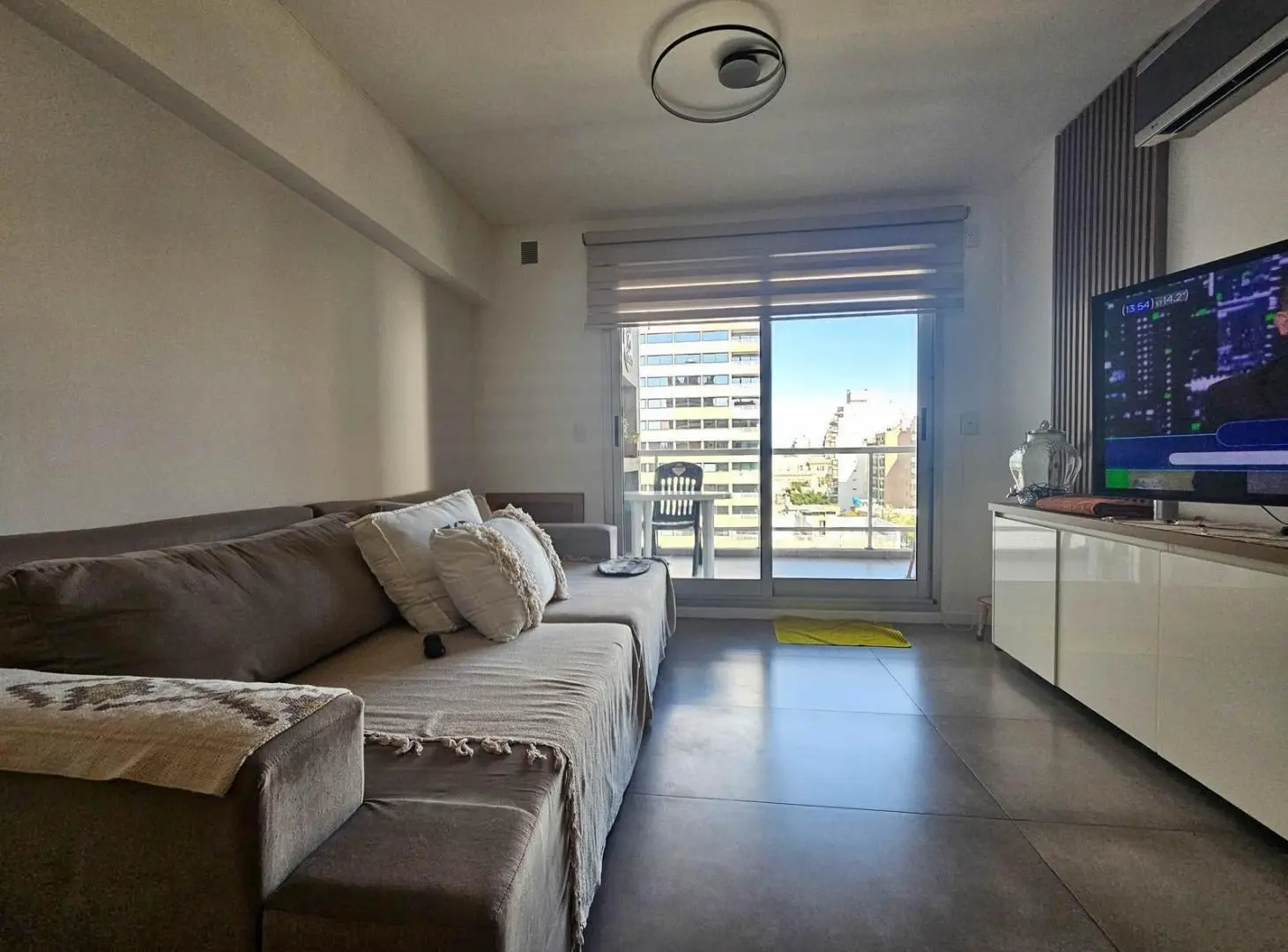 Venta Departamento dos dormitorios y dos cocheras. Centro 2