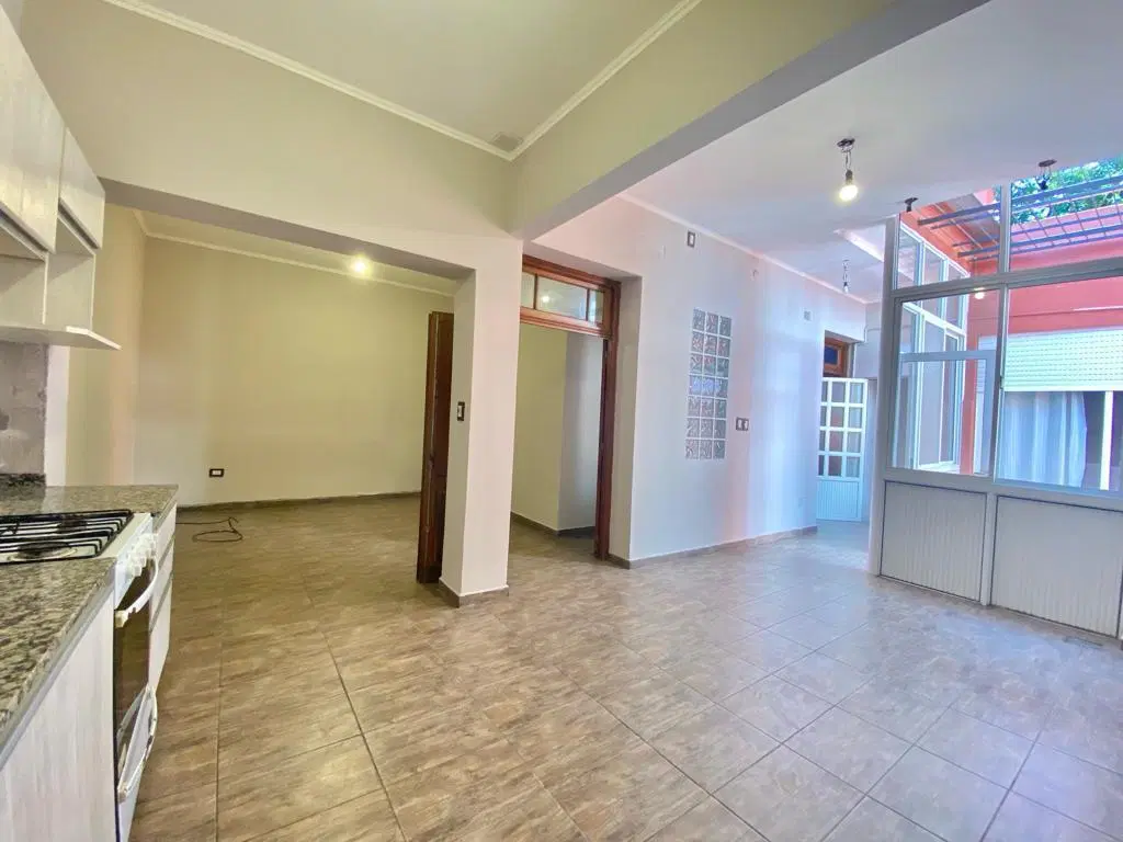 Alquiler Casa 2 Dormitorios con garage - Pje Vigil 400 (Alem 2900) 2