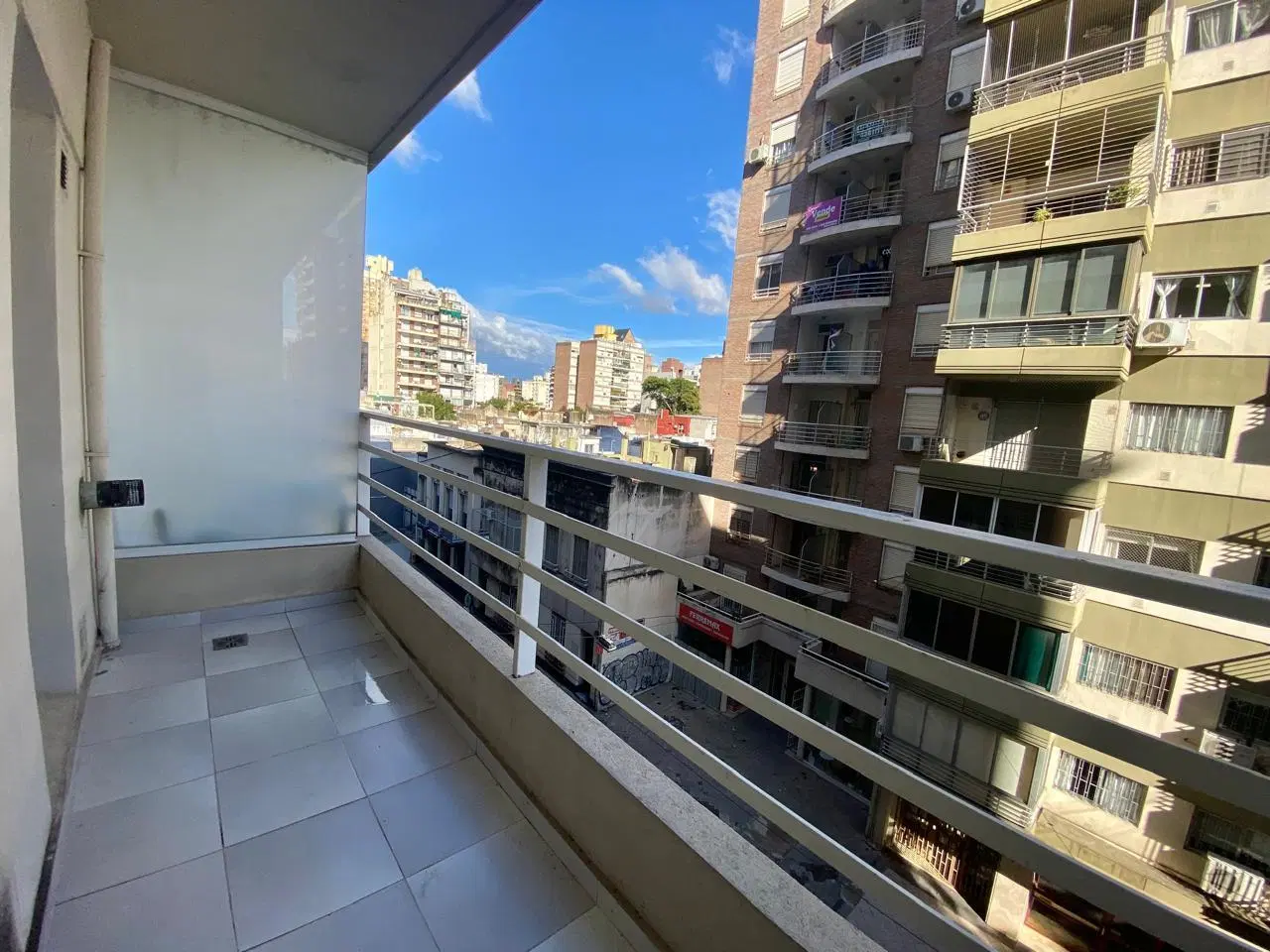 Alquiler Monoambiente Seminuevo. Barrio Martin. 5