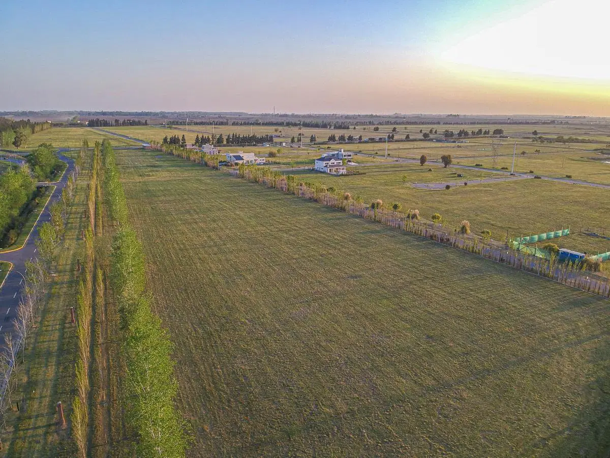 Venta Lote 830 m2 en Los Pasos del Jockey - Barrio IV 3