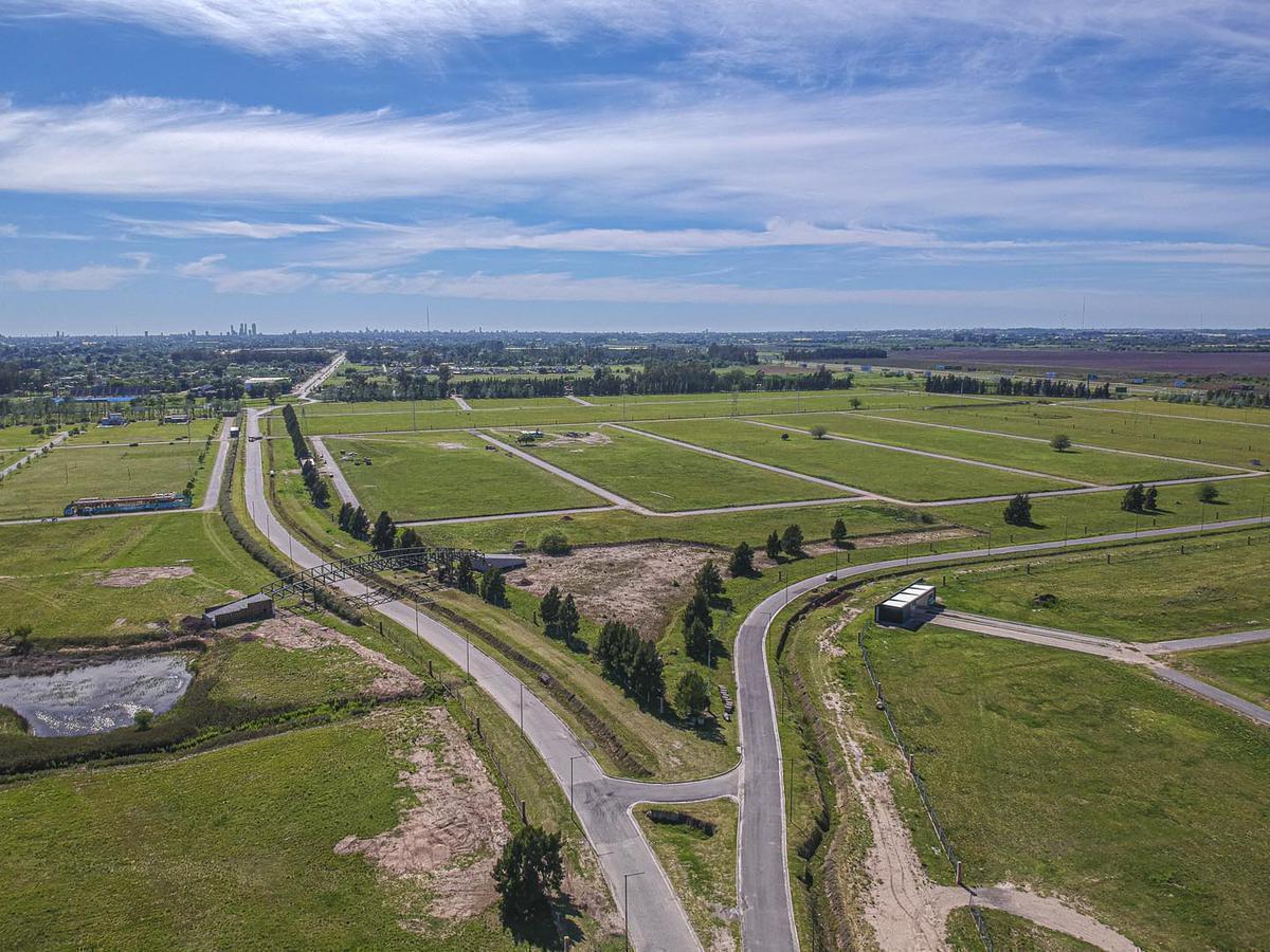 Venta Lote 830 m2 en Los Pasos del Jockey - Barrio IV
