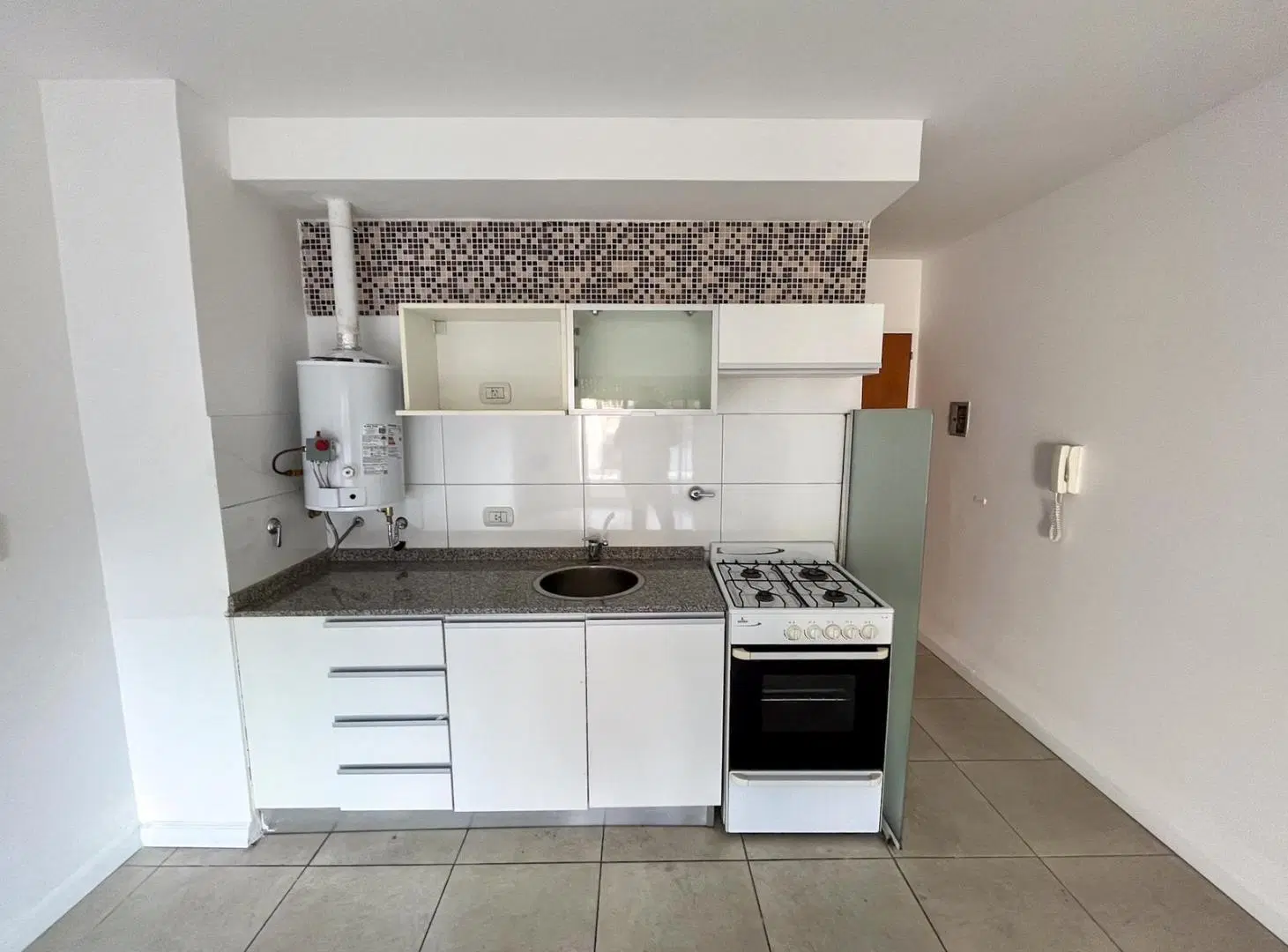 Alquiler Monoambiente con balcón. Mendoza al 2100. 2