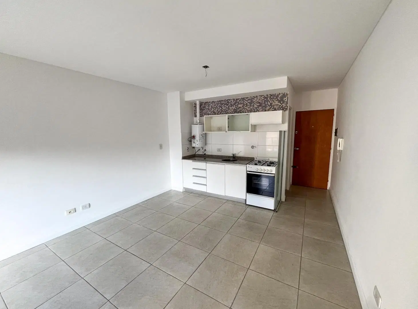 Alquiler Monoambiente con balcón. Mendoza al 2100. 3