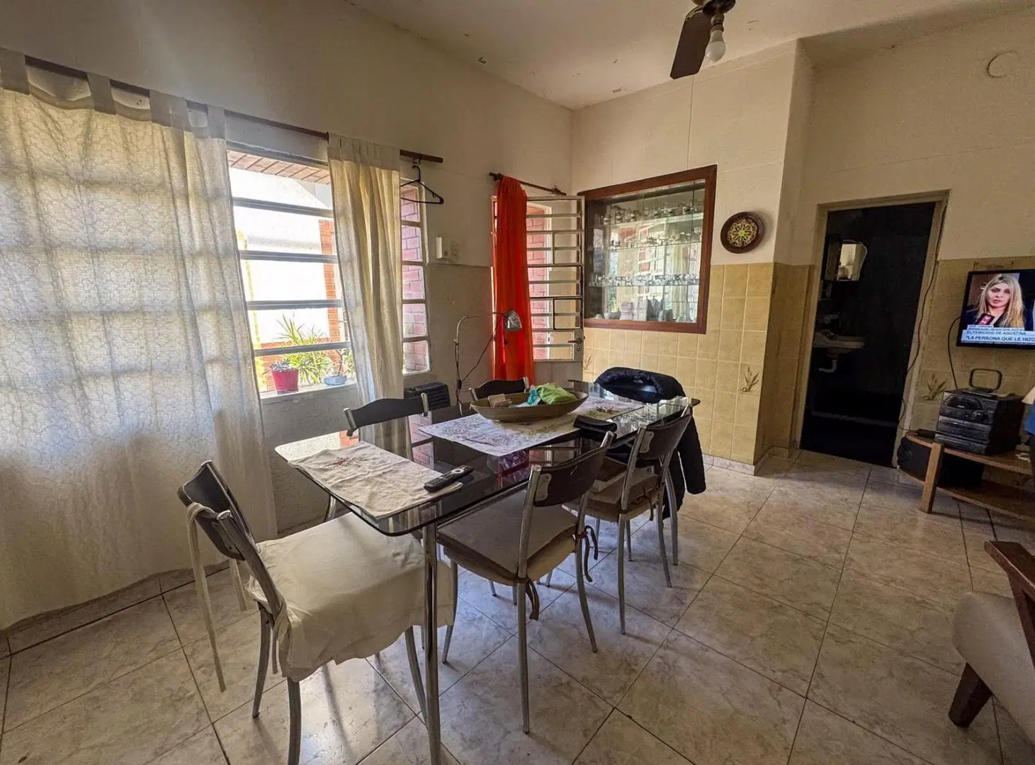 Venta Casa de pasillo. Ayacucho 2300. República de la Sexta 5
